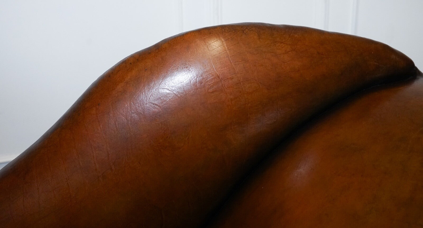 ANTIQUE RESTORED VICTORIAN BROWN LEATHER HAND DYED CHAISE LOUNGE SETTEE