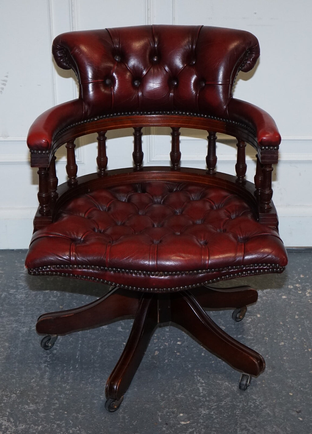 FINE 1950'S BURGUNDY CHESTERFIELD LEATHER CAPTAINS SWIVEL DESK CHAIR