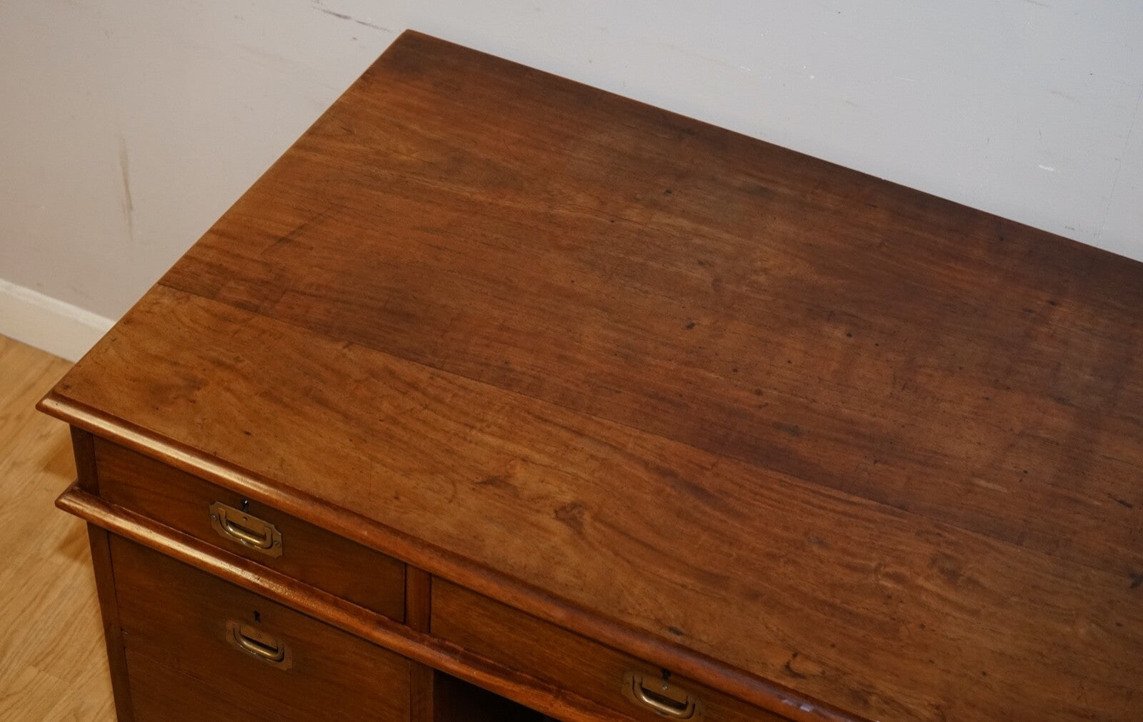 ANTIQUE RARE CIRCA 1880 VICTORIA REGINA MILITARY CAMPAIGN PEDESTAL DESK