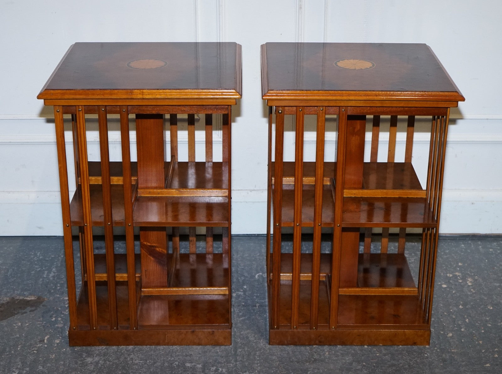 RESTORED PAIR OF ANTIQUE STYLE SHERATON REVIVAL BURR WALNUT BOOKCASES SIDE TABLE