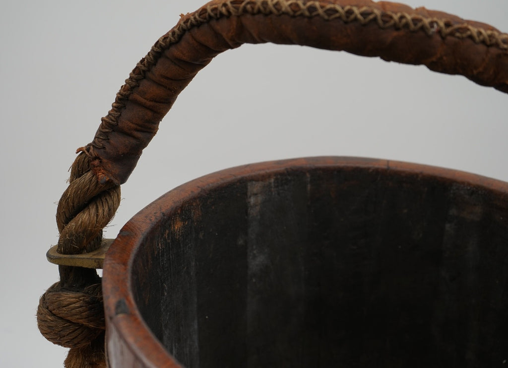 ANTIQUE ENGLISH VICTORIAN 19TH CENTURY NAVAL OAK FIRE BUCKET WITH ROYAL CREST
