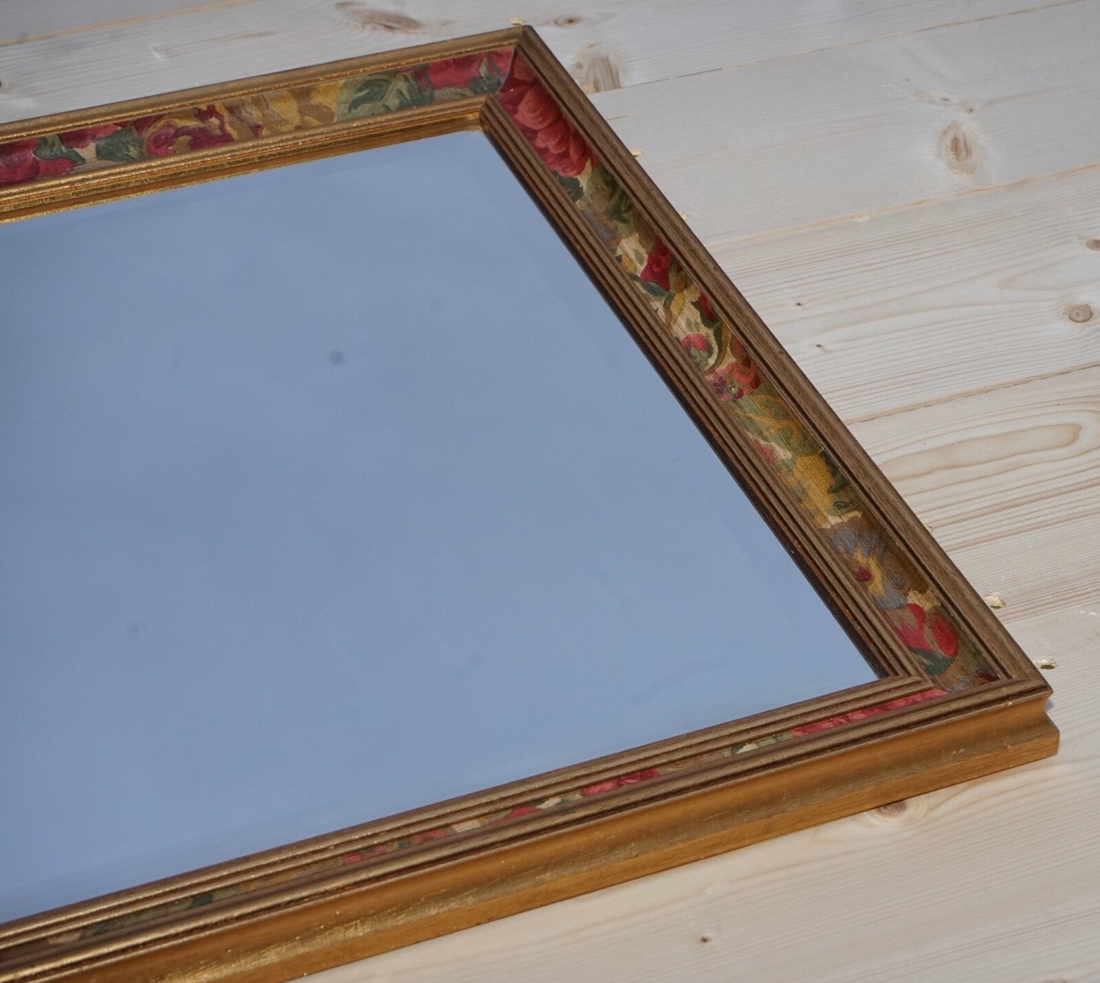 LOVELY VINTAGE GOLD BEVELLED MIRROR WITH FLORAL DETAILING ON THE FRAME
