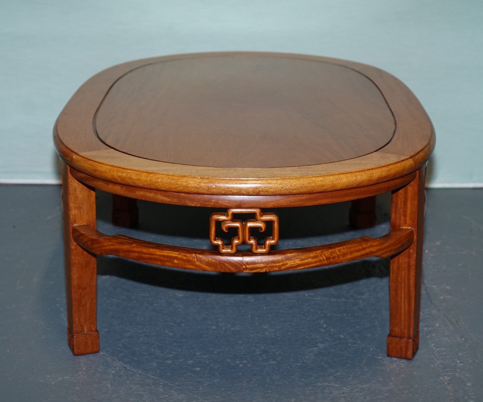 VINTAGE CHiNESE ORiENTAL CARVED BROWN TEAK COFFEE TABLE