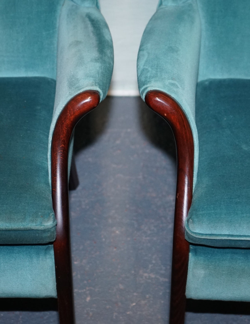 MID CENTURY VINTAGE PAIR OF PARER KNOLL FROXFIELD BLUE FABRIC WINGBACK ARMCHAIRS