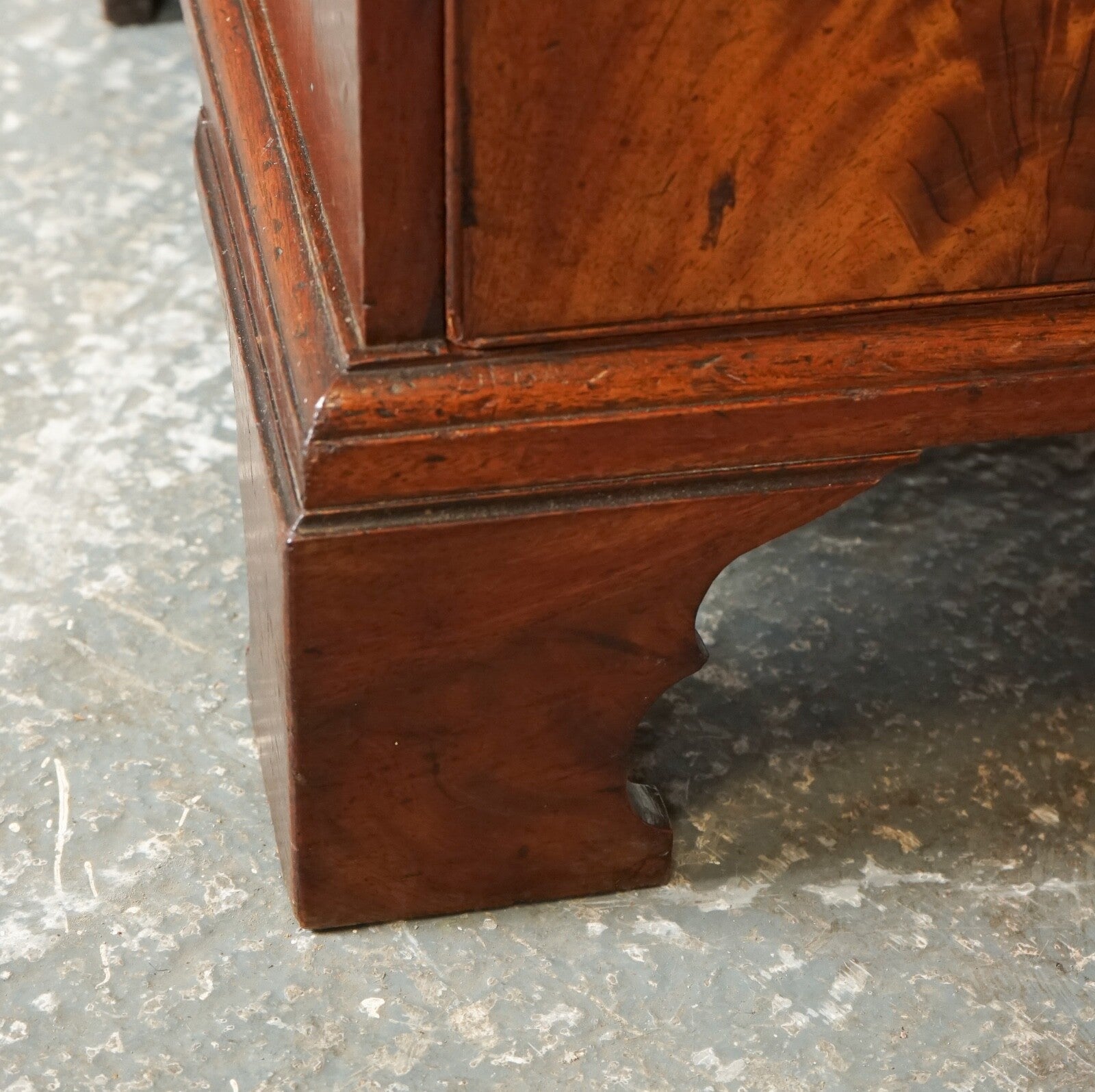 1800 ANTIQUE ENGLISH GEORGIAN FLAMED HARDWOOD LINEN PRESS WARDROBE ARMOIRE J1