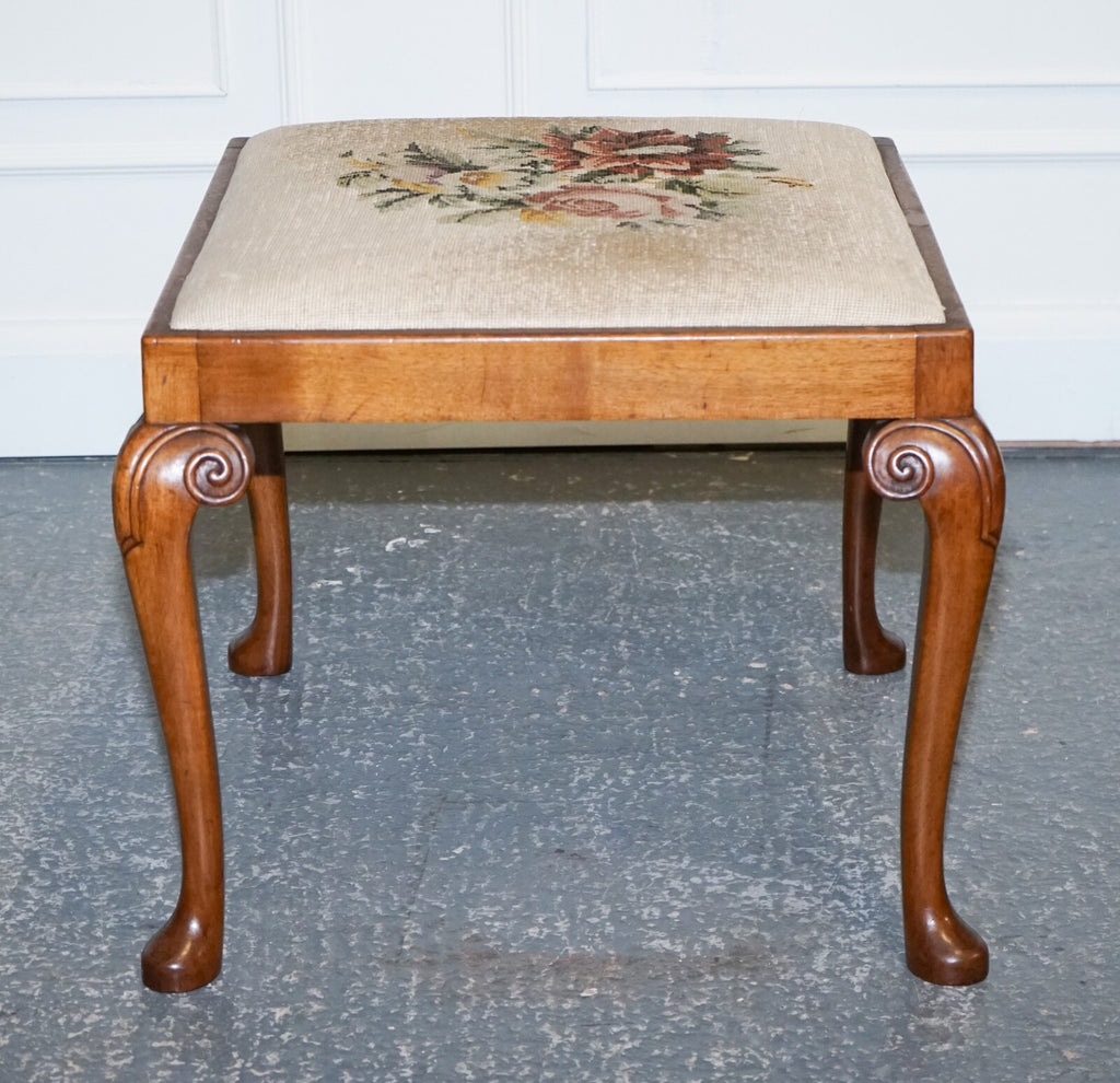 LOVELY DECORATIVE VICTORIAN HAND CARVED QUEEN ANNE LEGS PIANO STOOL