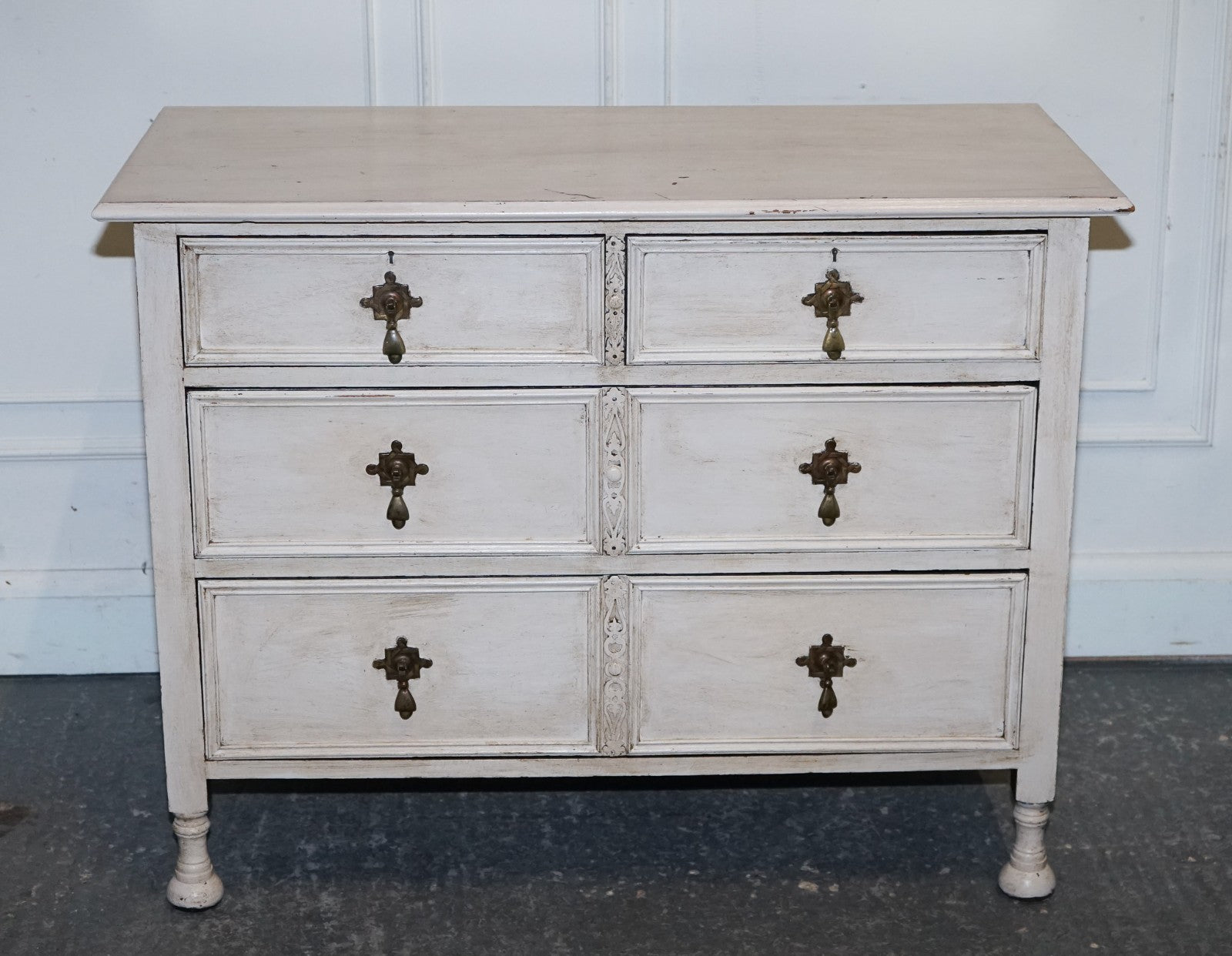 ANTIQUE VICTORIAN HAND PAINTED IVORY WHITE CHEST OF DRAWERS WITH BRASS HANDLES