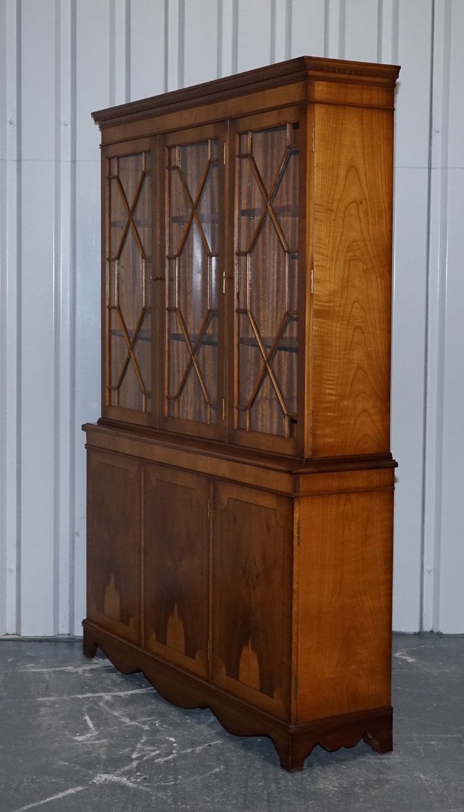 VINTAGE ENGLISH BURR YEW WOOD 3 DOOR ASTRAGAL GLAZED DISPLAY BOOKCASE CABINET