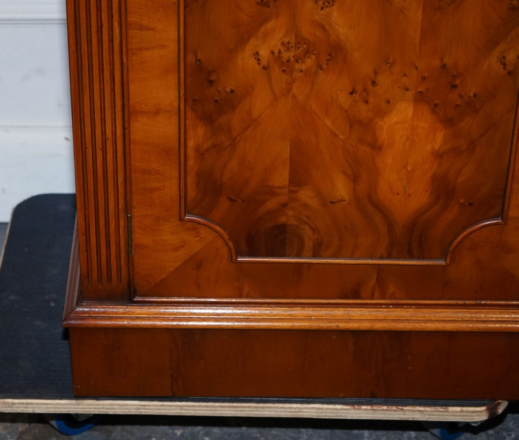 STUNNING GEORGIAN STYLE  BURR YEW BREAKFRONT FOUR DOOR DISPLAY CABINET BOOKCASE