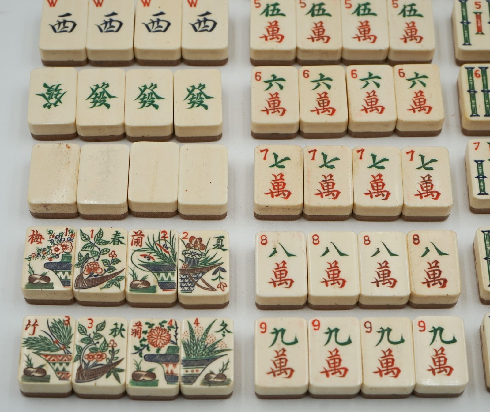 ANTIQUE TRADITIONAL CHINESE MAHJONG GAME SET WITH 144 TILES