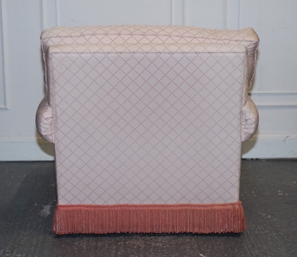 TRADITIONAL ENGLISH COUNTRY HOUSE ARMCHAIR WITH FOOTSTOOL FEATHER FILLED