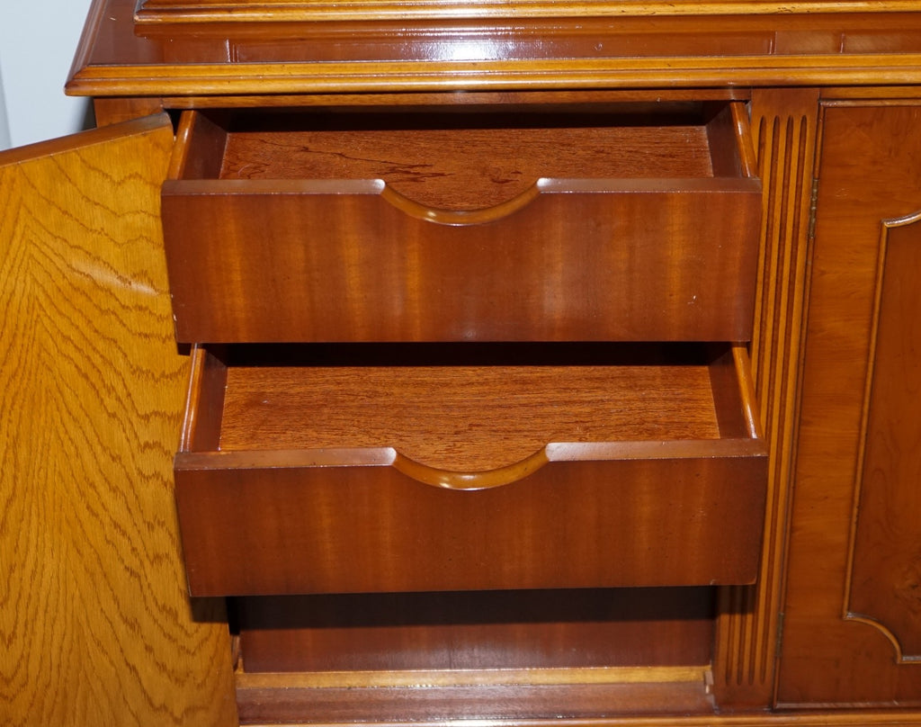 ANTIQUE GEORGIAN STYLE YEW WOOD FOUR DOOR DISPLAY CABINET BOOKCASE