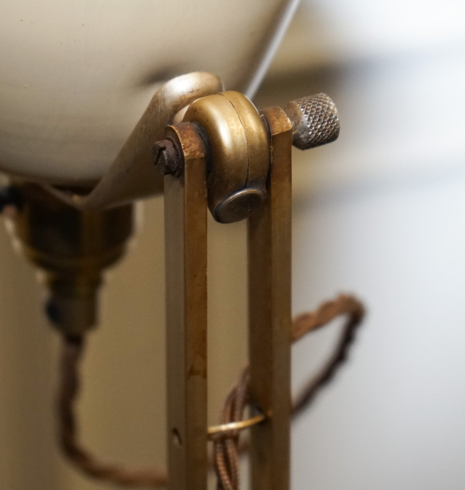 ANTIQUE CIRCA 1950 RECLAIMED HADRILL & HORSTMANN COUNTERPOISE DESK LAMP