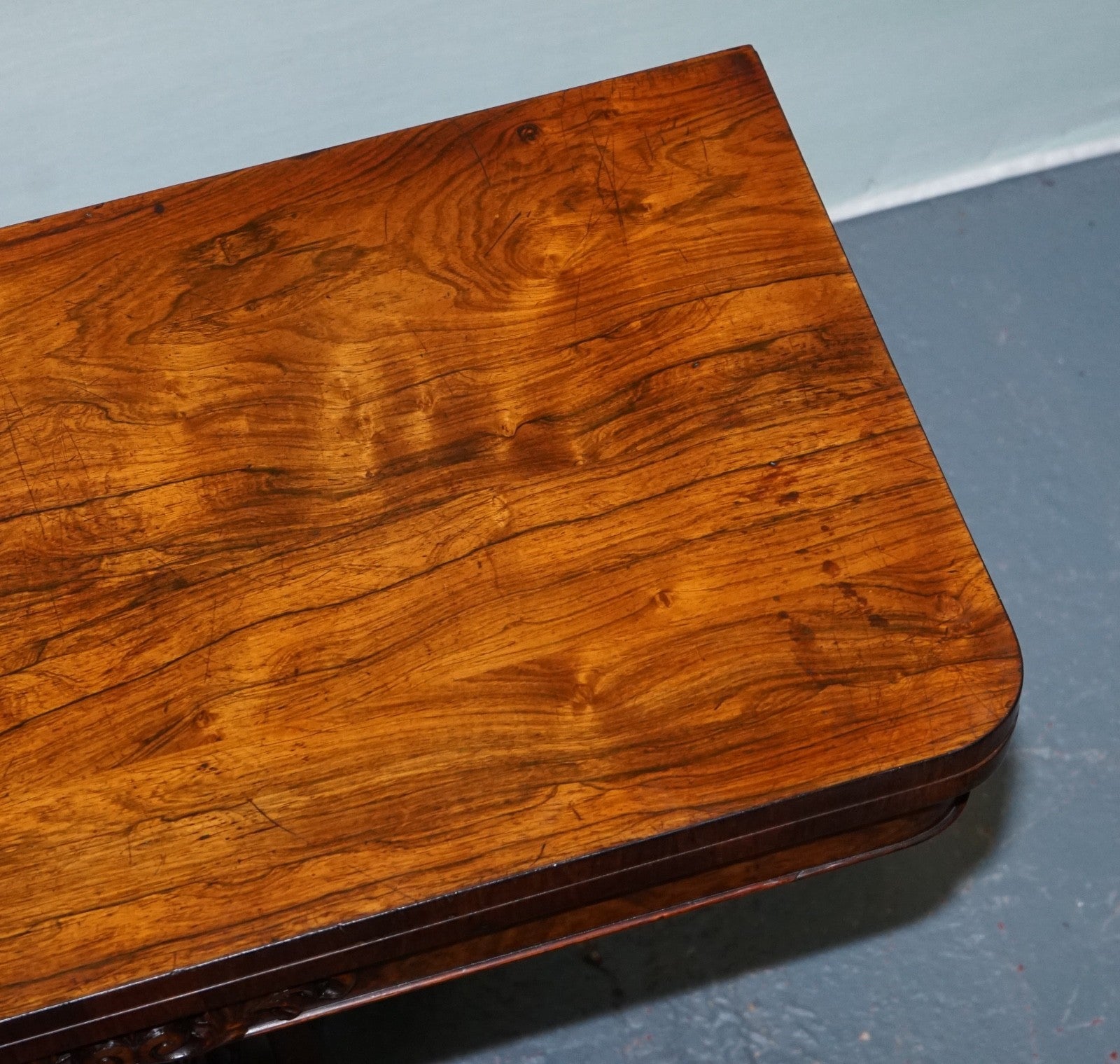 ANTIQUE 1830s WILLIAM IV FOLDING PEDESTAL CARD GAME TABLE CARVED PAW BASE