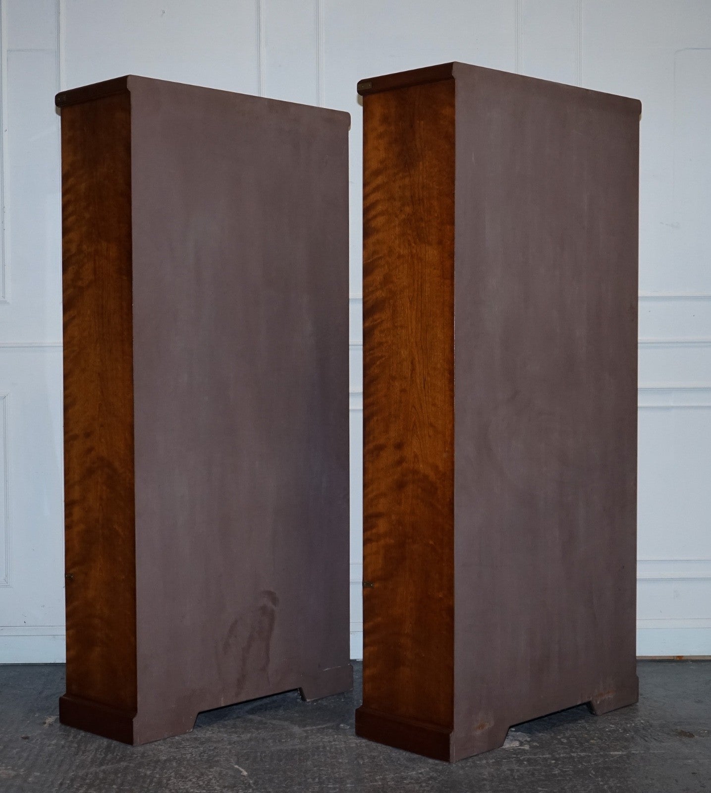 STUNNING PAIR OF KENNEDY HARRODS LONDON MILITARY CAMPAIGN OPEN BOOKCASES