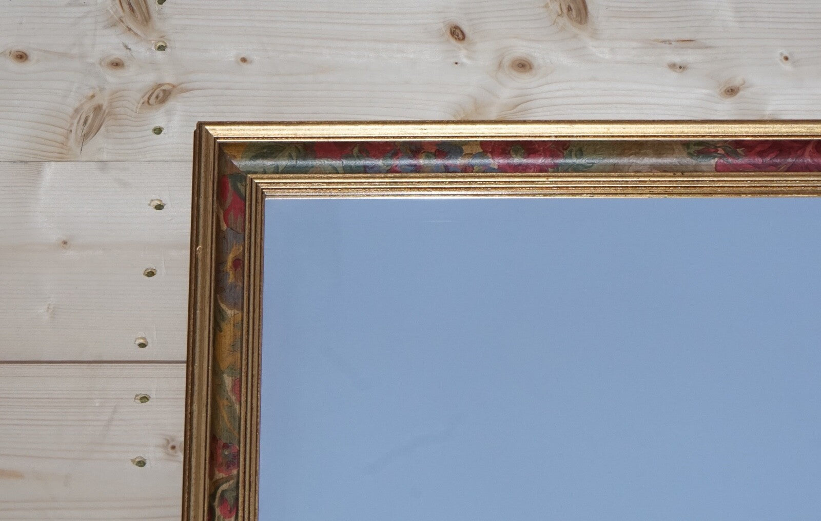 LOVELY VINTAGE GOLD BEVELLED MIRROR WITH FLORAL DETAILING ON THE FRAME