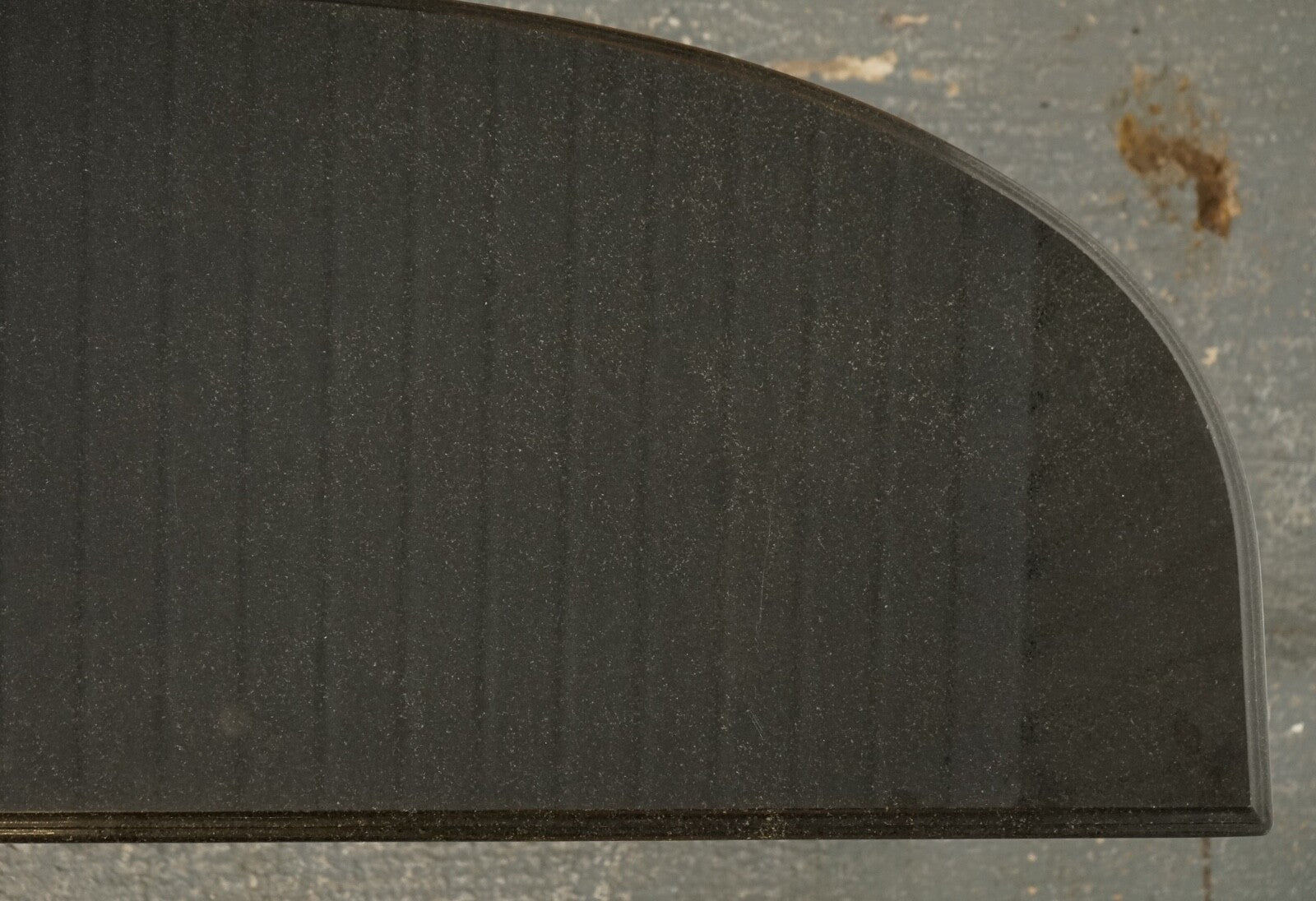 STUNNING HOWARD & MILLER STYLE AMERICAN BAR WITH GRANITE TOP & PAIR OF BARSTOOLS