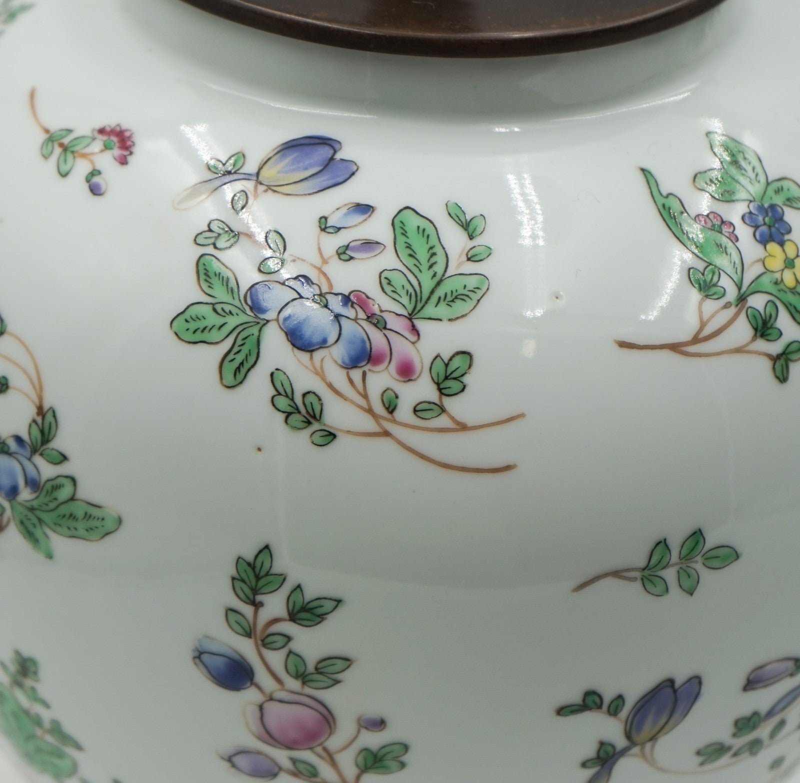 PAIR OF 1960'S CHINESE QIANLONG NIAN ZHI PORCELAIN VASES CONVERTED TABLE LAMPS