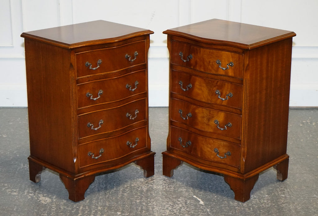 PAIR OF SERPENTINE GEORGIAN STYLE  NIGHTSTANDS BEDSIDE TABLES WITH FOUR DRAWERS