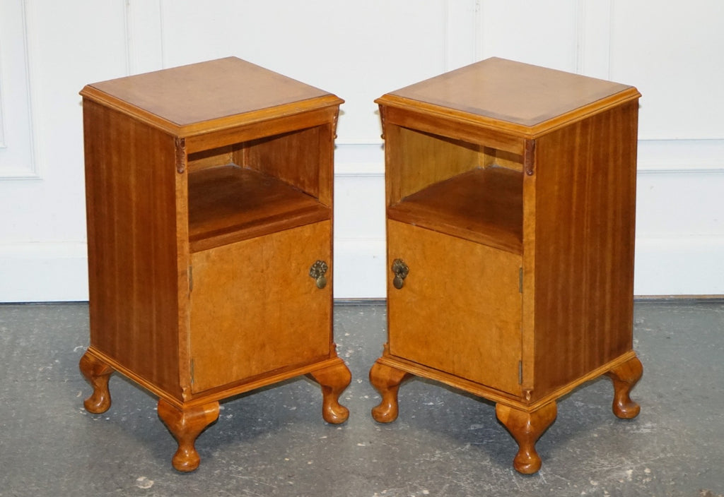 ANTIQUE PAIR OF ART DECO 1920'S LIGHT WALNUT  NIGHTSTANDS BEDSIDE TABLES