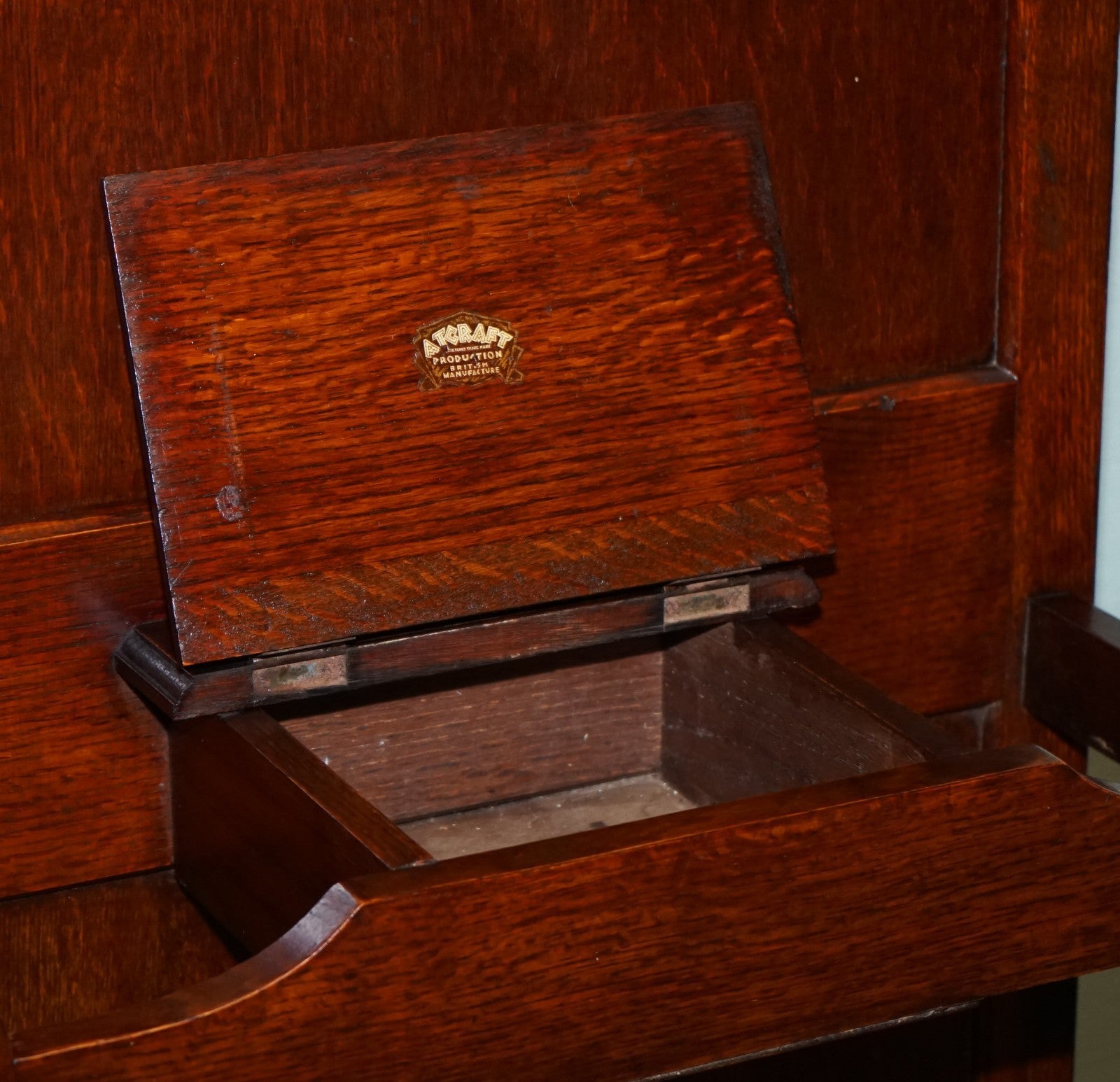 ANTIQUE ATCRAFT OAK HAT AND UMBRELLA HALLWAY STAND WITH A MIRROR