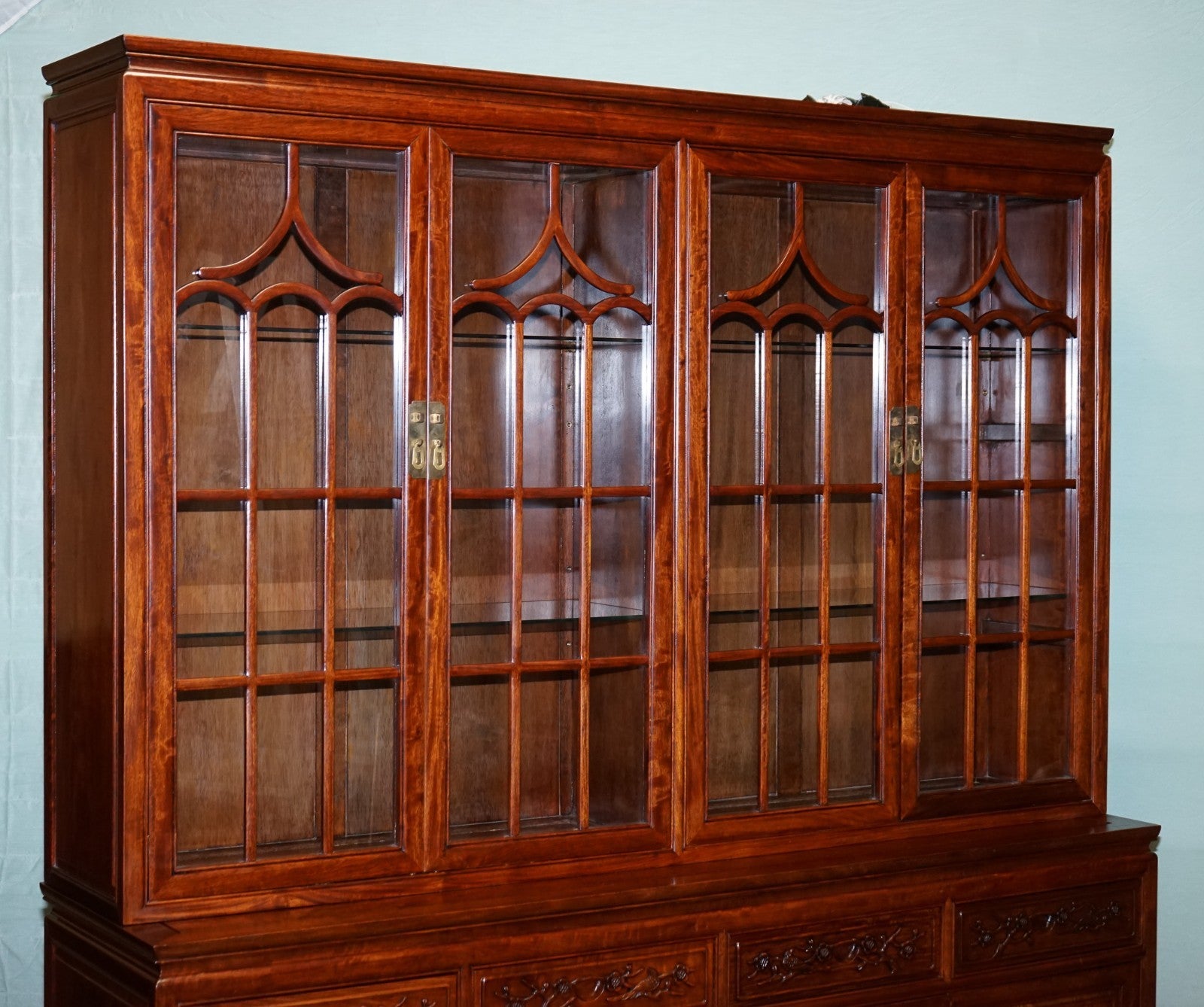 LARGE VINTAGE ORIENTAL CHINESE CARVED SOLID BOOKCASE DISPLAY CABINET WITH LIGHTS