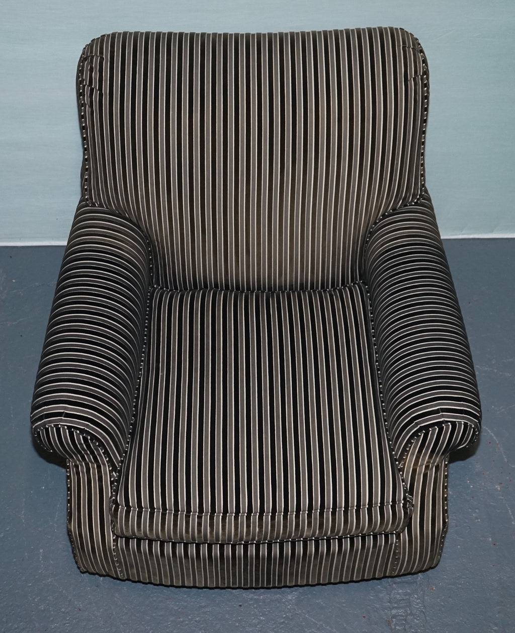 VINTAGE RALPH LAUREN FOR HENREDON STRIPED UPHOLSTERED CHAiR