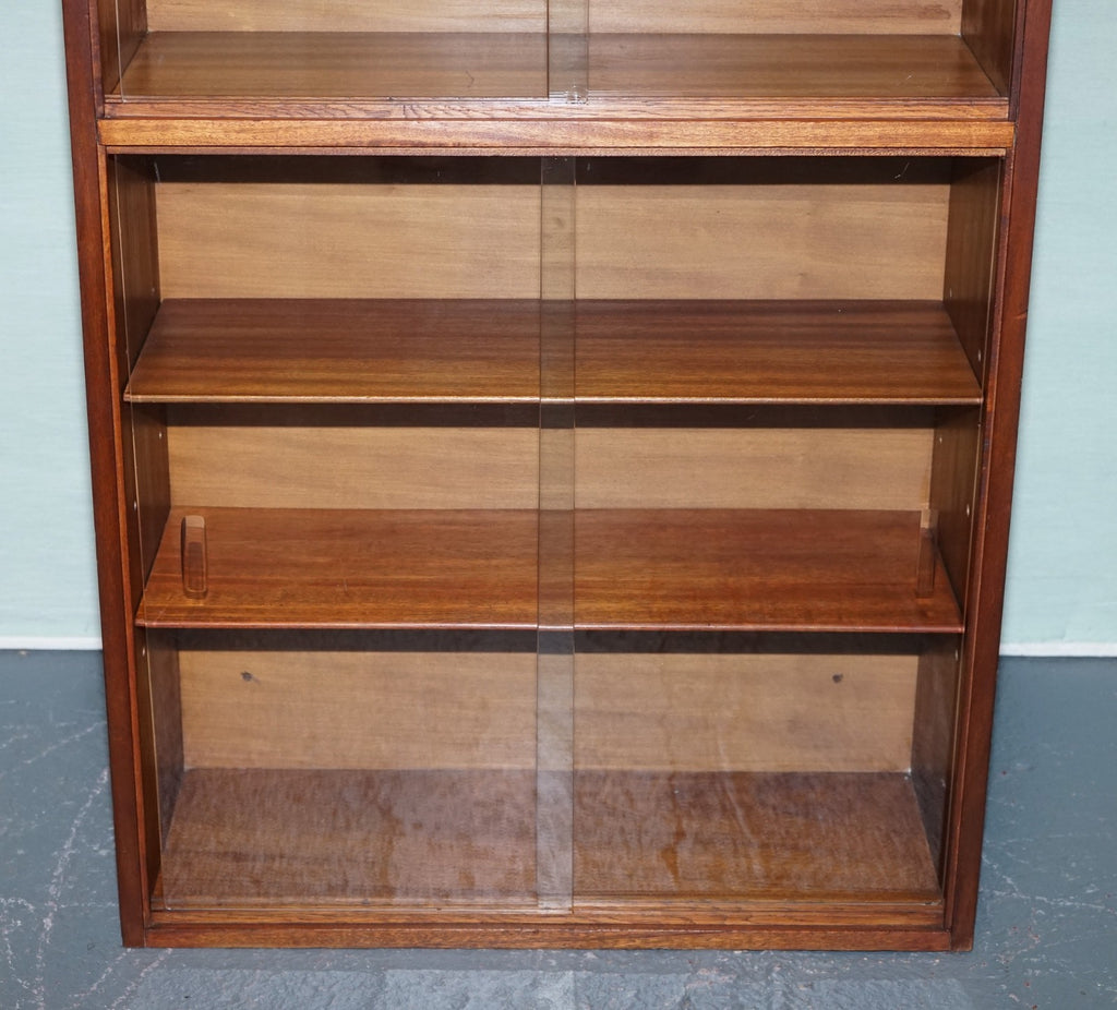 MID CENTURY BOOKCASE DISPLAY CABINET WITH GLASS SLiDING DOORS
