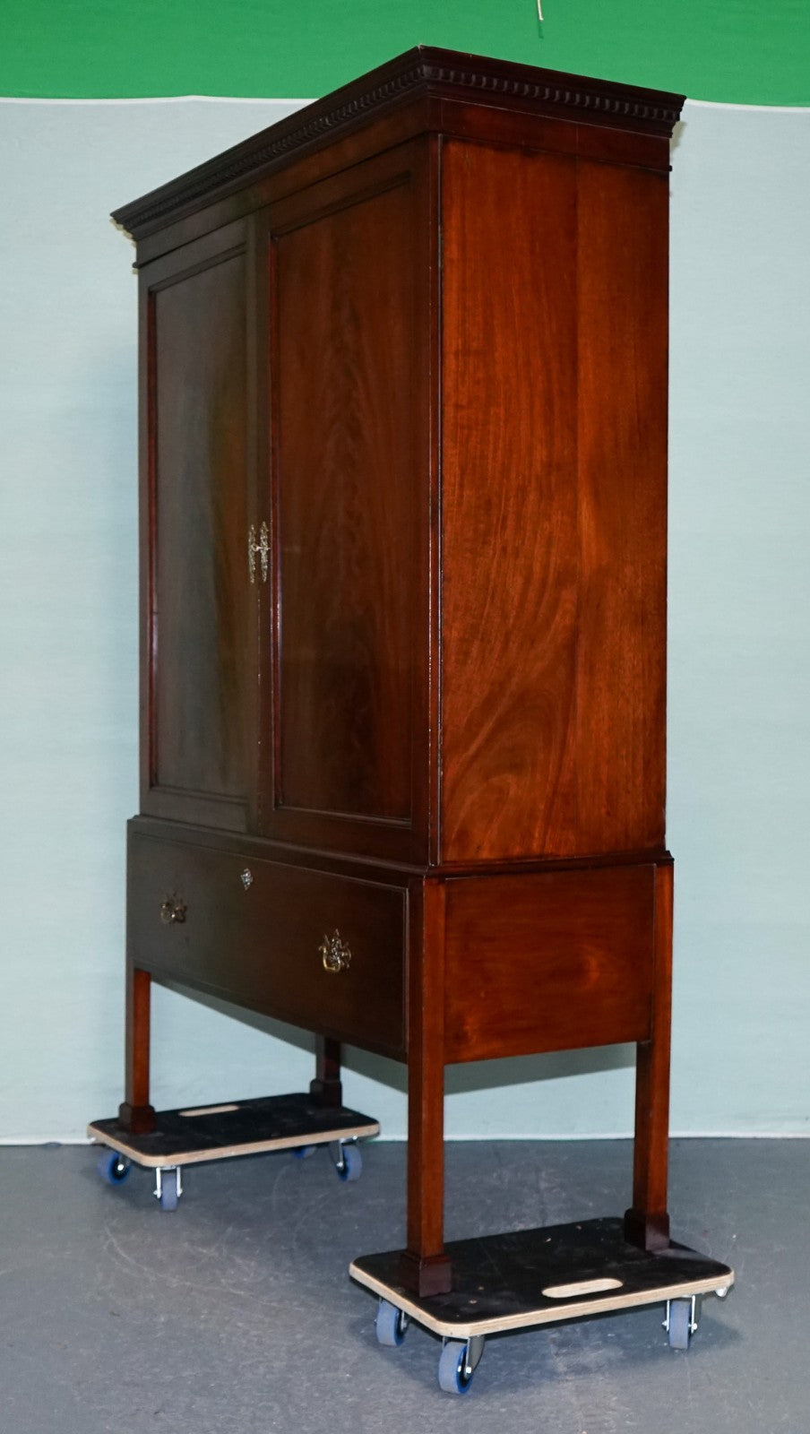 MILLAR & BEATTY ANTIQUE IRISH GEORGIAN STYLE HARDWOOD WARDROBE LINEN PRESS