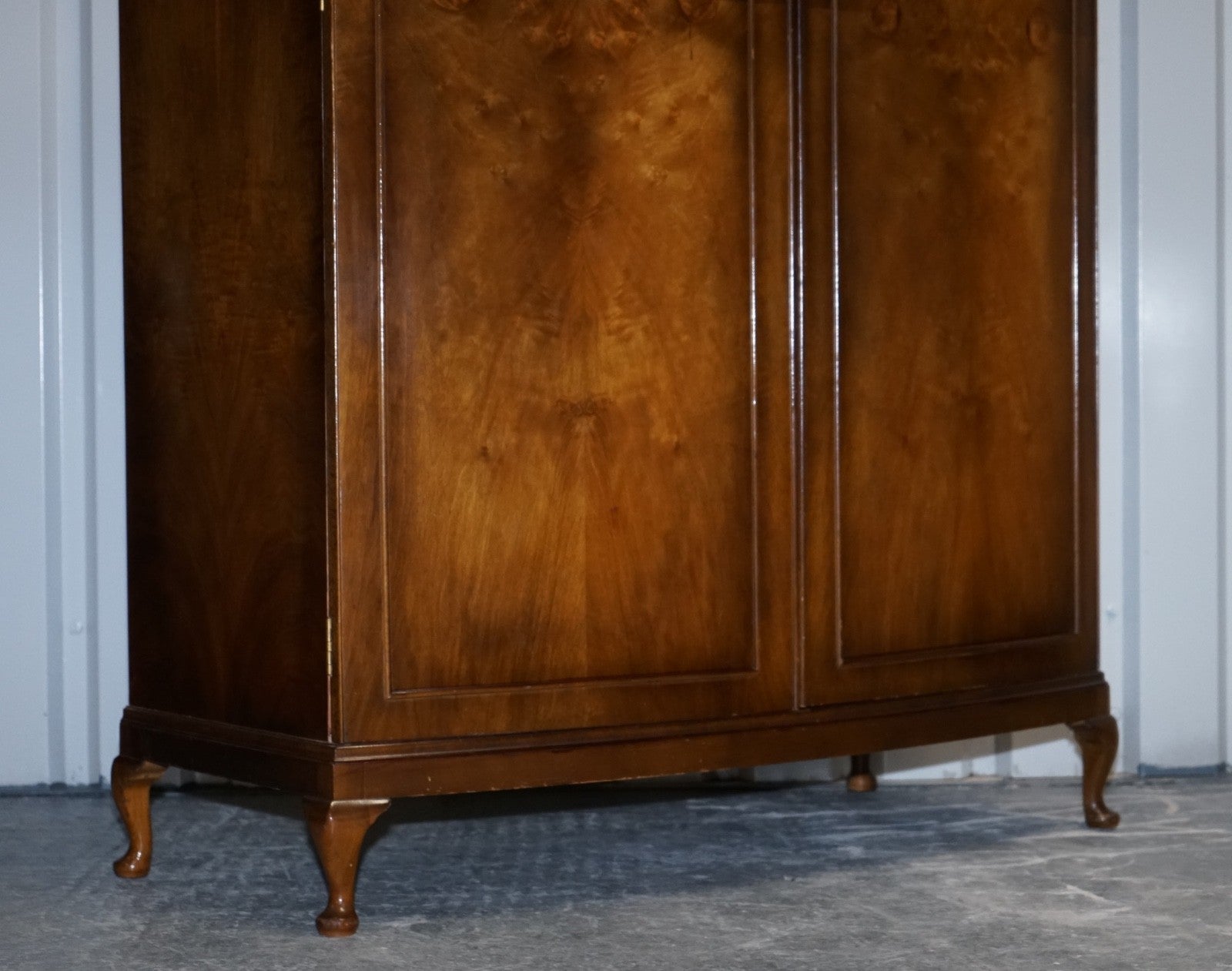 STUNNING 1920'S ENGLISH WALNUT ART DECO DOUBLE WARDROBE QUEEN ANNE LEGS