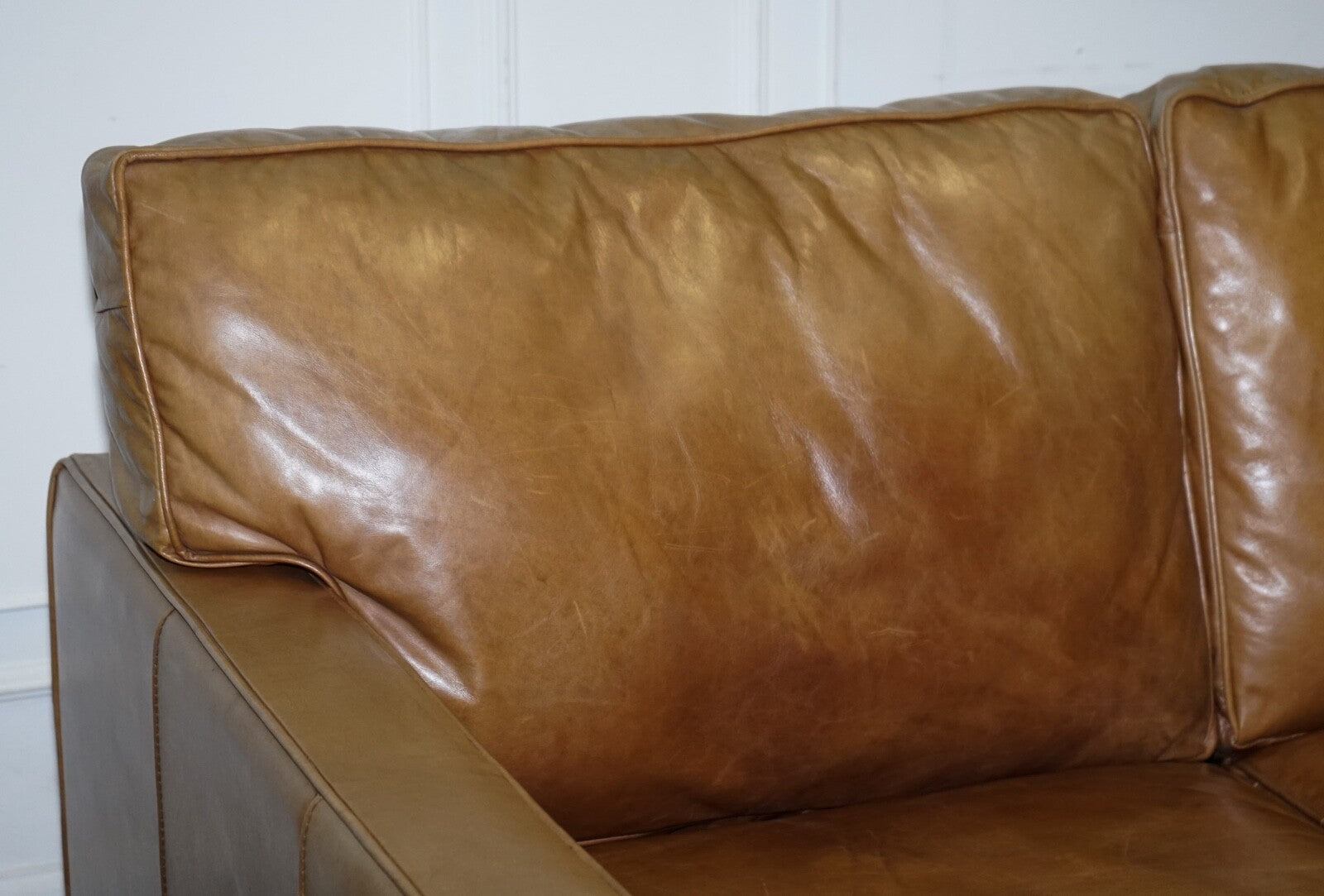 TIMOTHY OULTON HALO TWO SEATER ViSCOUNT TAN LEATHER SOFA (2/2)