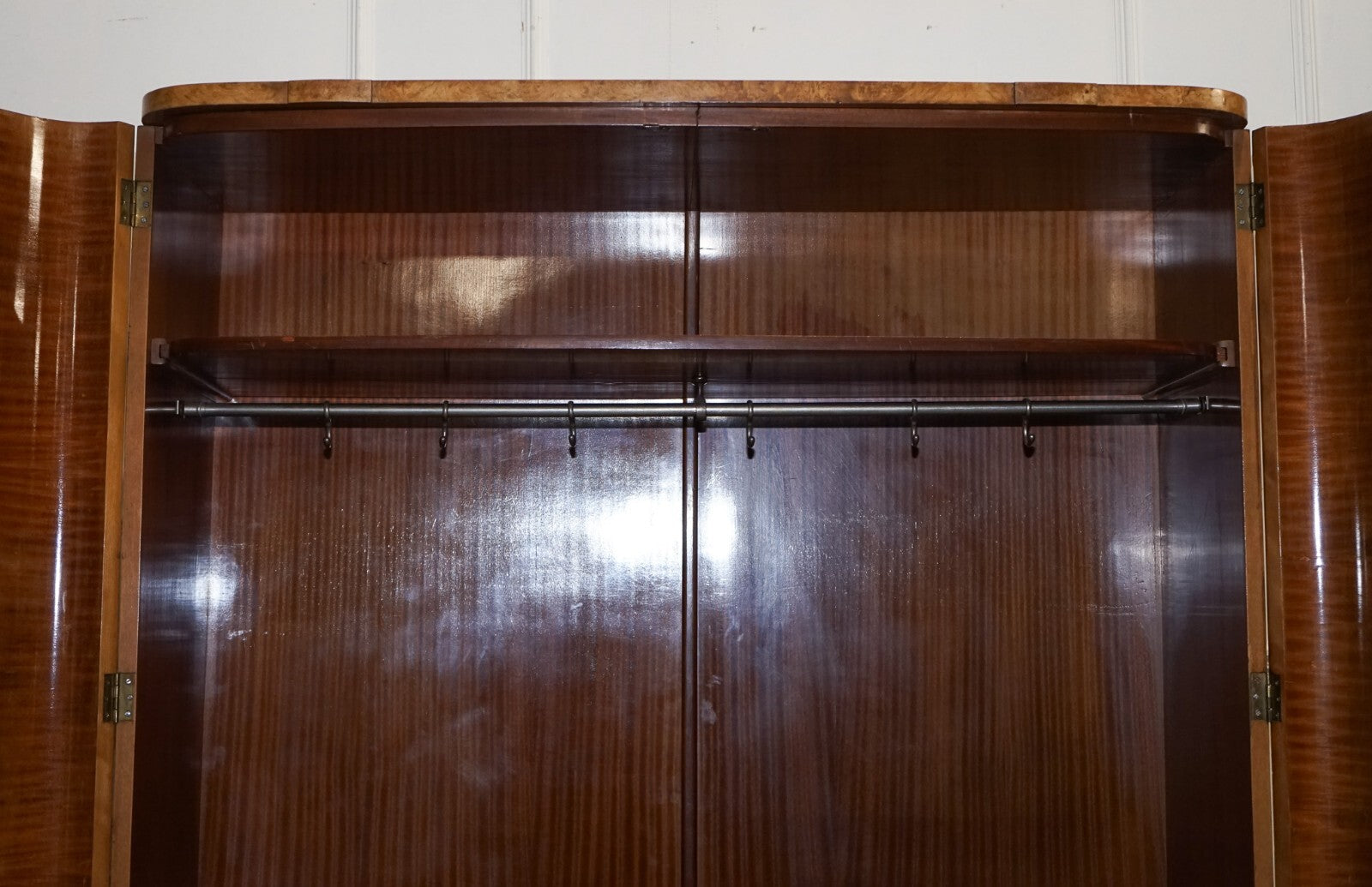 BEAUTIFUL ART DECO BLONDE WALNUT DOUBLE DOOR WARDROBE ARMOiRE