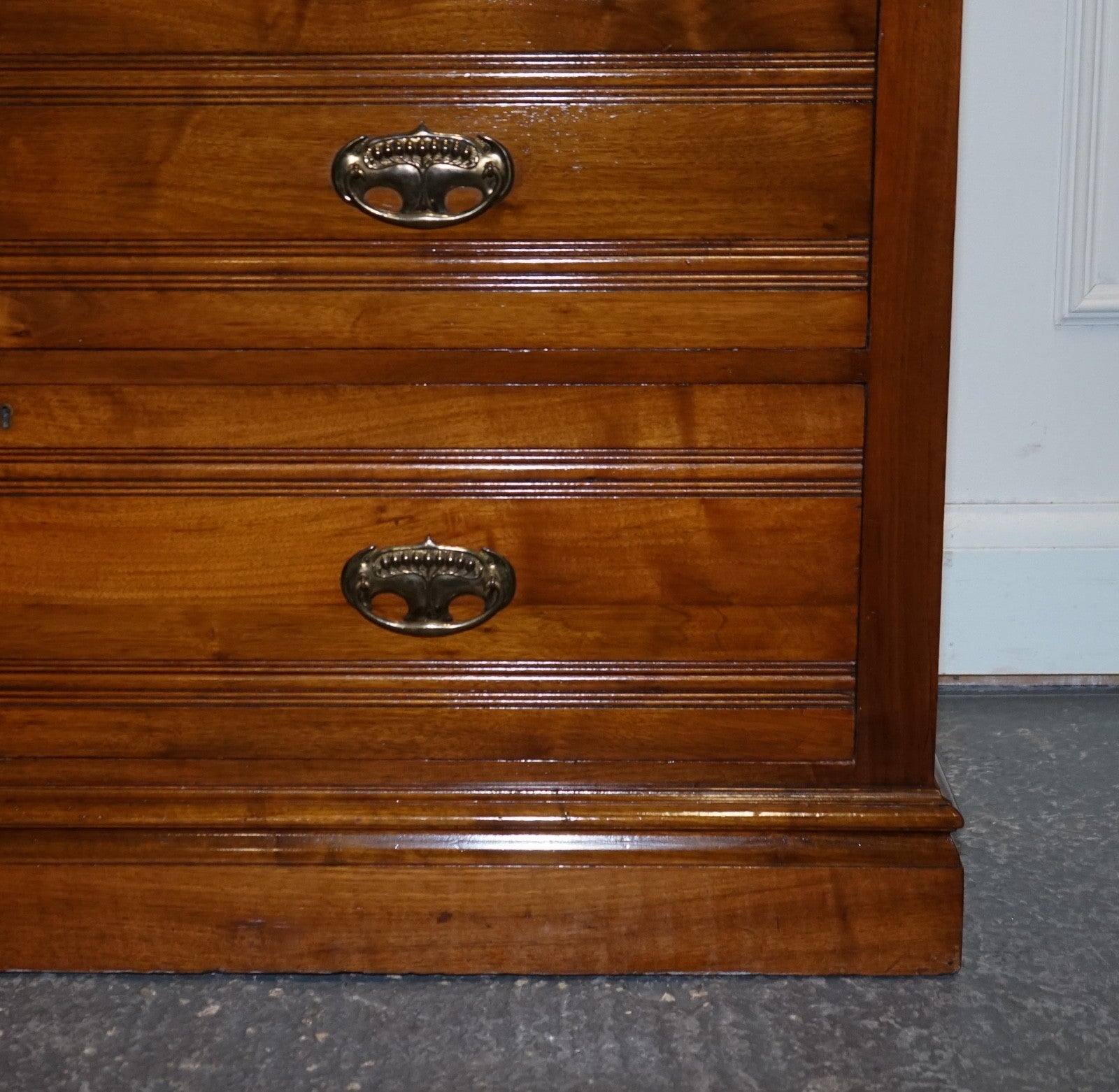ANTIQUE 1904 ARTS & CRAFTS PERIOD CHEST OF DRAWERS MADE BY HARRIS LEBUS