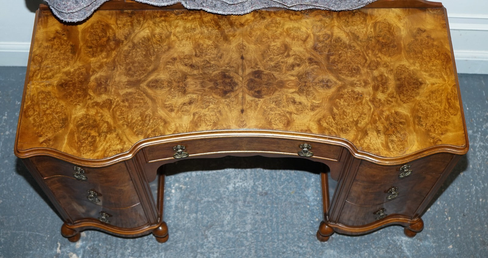 ANTIQUE 1920'S BURR WALNUT ART DECO DRESSING TABLE WITH PLENTY OF DRAWERS
