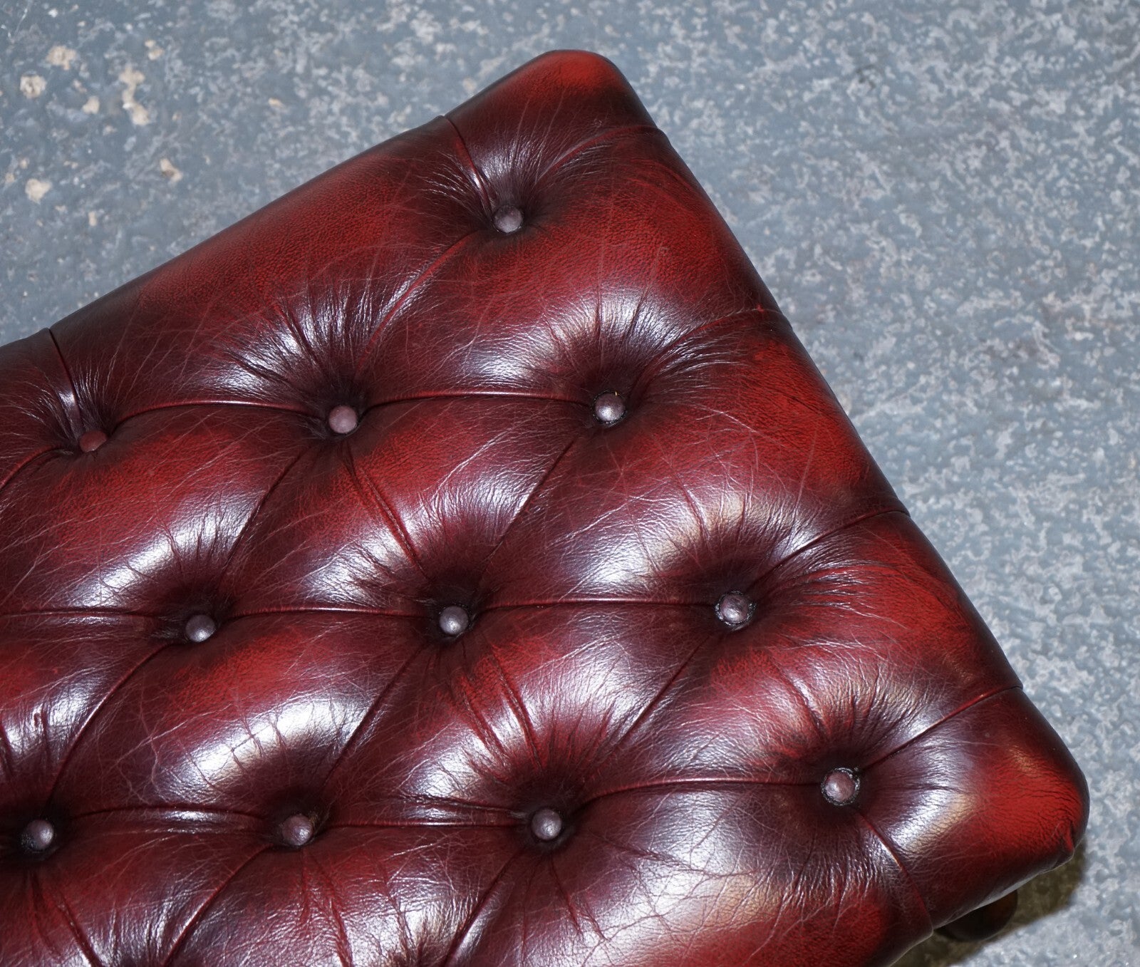 VINTAGE BURGUNDY LEATHER CHESTERFIELD QUEEN ANNE LEGS FOOTSTOOL