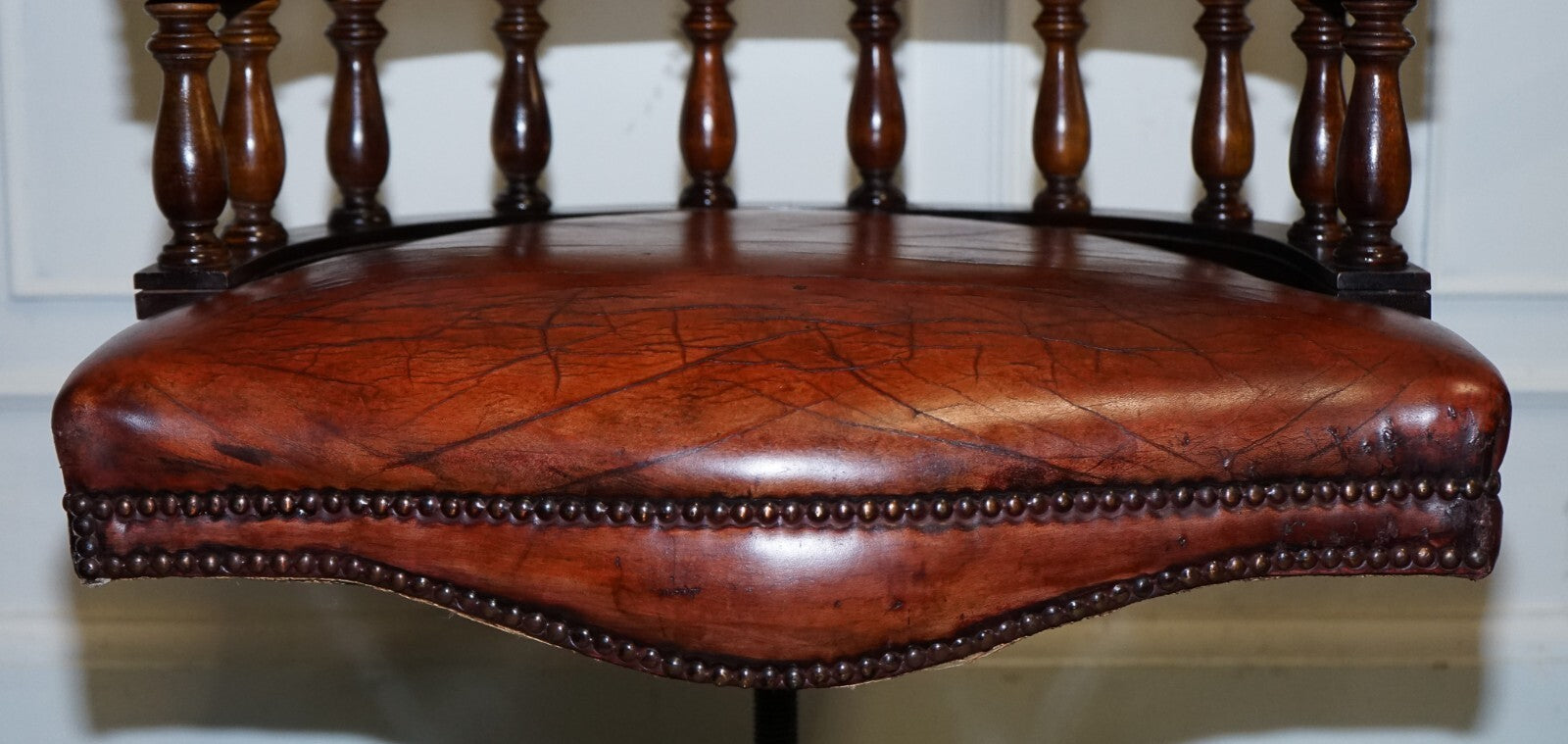 ANTIQUE HAND DYED BROWN LEATHER CHESTERFIELD CAPTAINS OFFICE SWIVEL ARMCHAIR