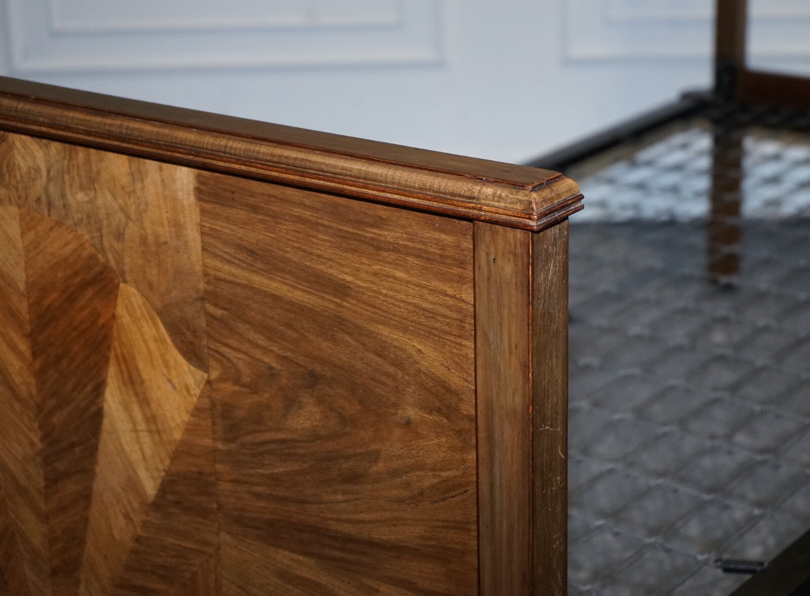 ART DECO BURR WALNUT DECORATIVE INLAID PANELS SINGLE BED (1/2)