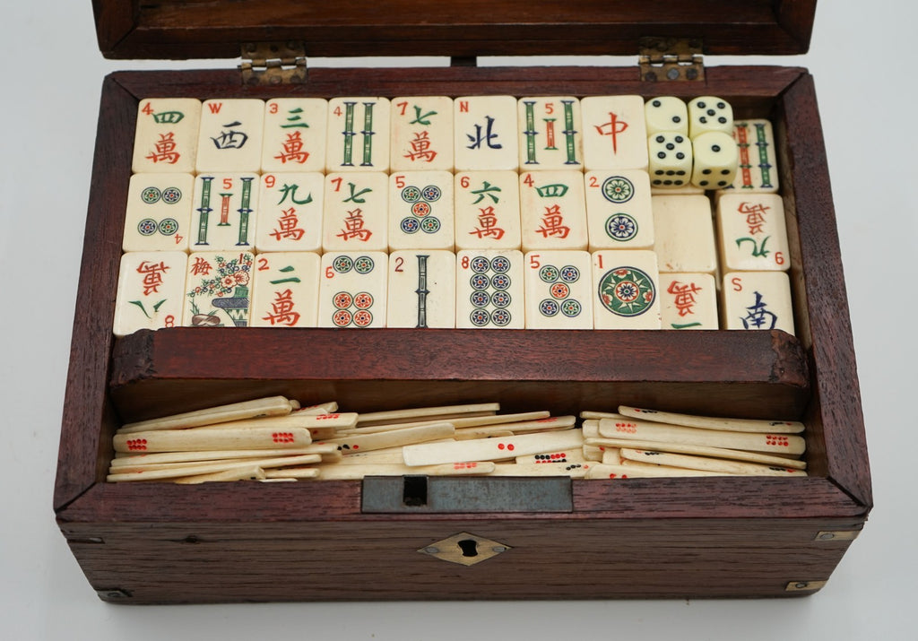 ANTIQUE TRADITIONAL CHINESE MAHJONG GAME SET WITH 144 TILES