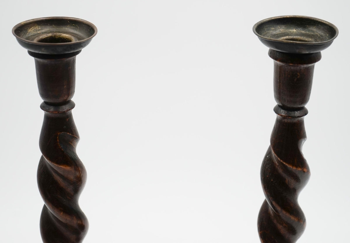 EARLY ViCTORIAN PAIR OF ENGLISH OAK BARLEY TWIST CANDLE STICKS (1)