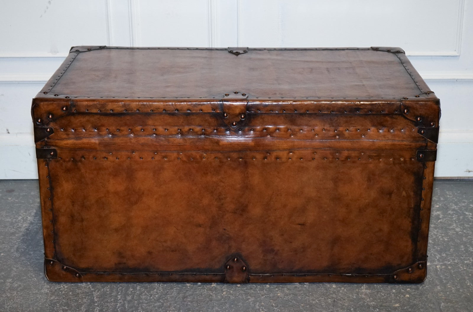 FULLY RESTORED HAND DYED BROWN LEATHER LOCKABLE STORAGE TRUNK