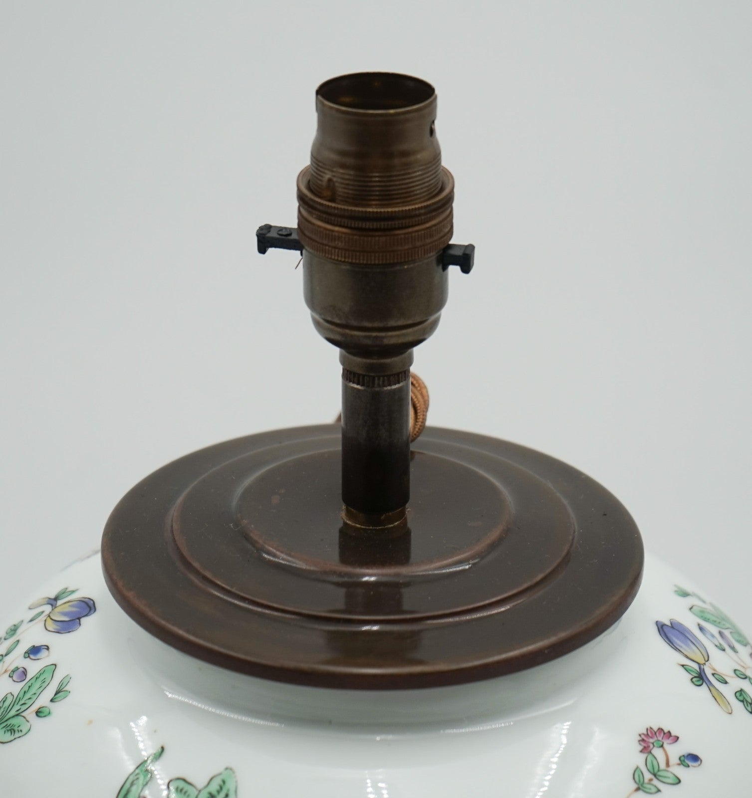 PAIR OF 1960'S CHINESE QIANLONG NIAN ZHI PORCELAIN VASES CONVERTED TABLE LAMPS