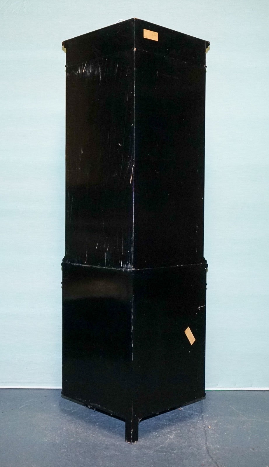 ELEGANT VINTAGE BLACK LACQUERED CORNER CABINET MOTHER PEARL & GILT INLAY
