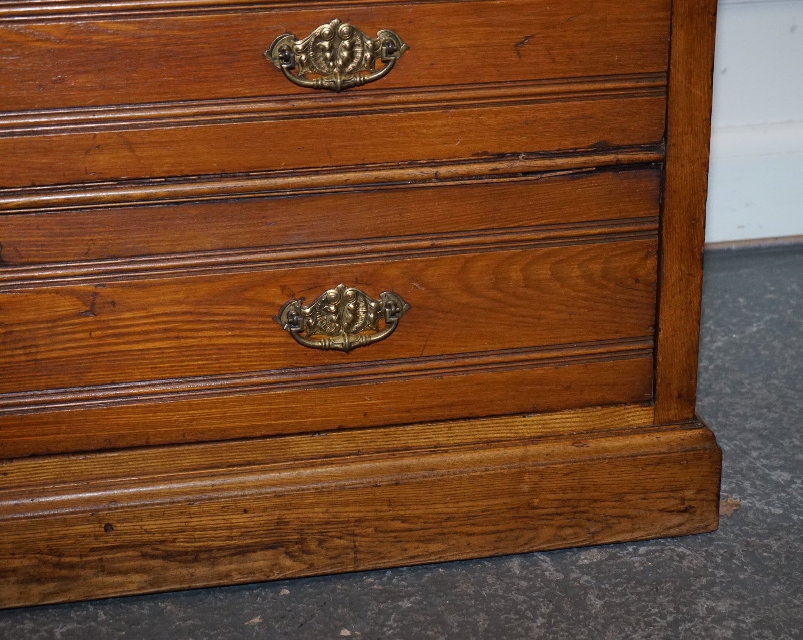 ANTIQUE VICTORIAN ENGLISH OAK LINEN PRESS WARDROBE WITH FOUR DRAWERS