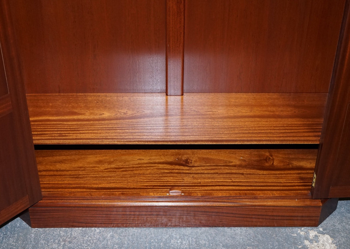 STUNNING LARGE BESPOKE PANELLED HALLWAY CUPBOARD WARDROBE AMOIRE