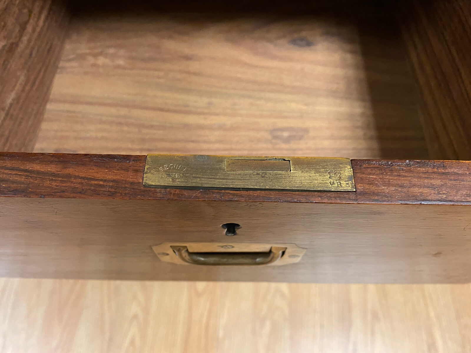 ANTIQUE RARE CIRCA 1880 VICTORIA REGINA MILITARY CAMPAIGN PEDESTAL DESK