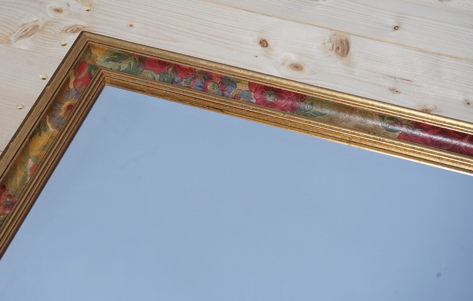 LOVELY VINTAGE GOLD BEVELLED MIRROR WITH FLORAL DETAILING ON THE FRAME