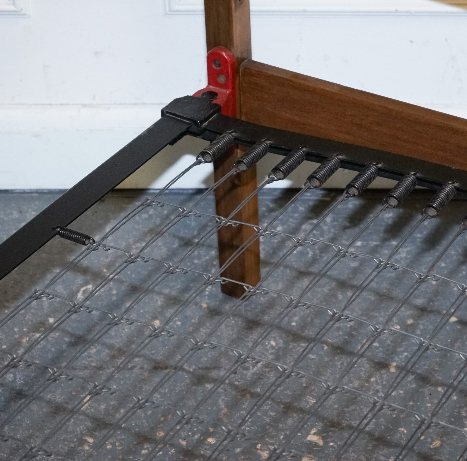 ART DECO BURR WALNUT DECORATIVE INLAID PANELS SINGLE BED (2/2)