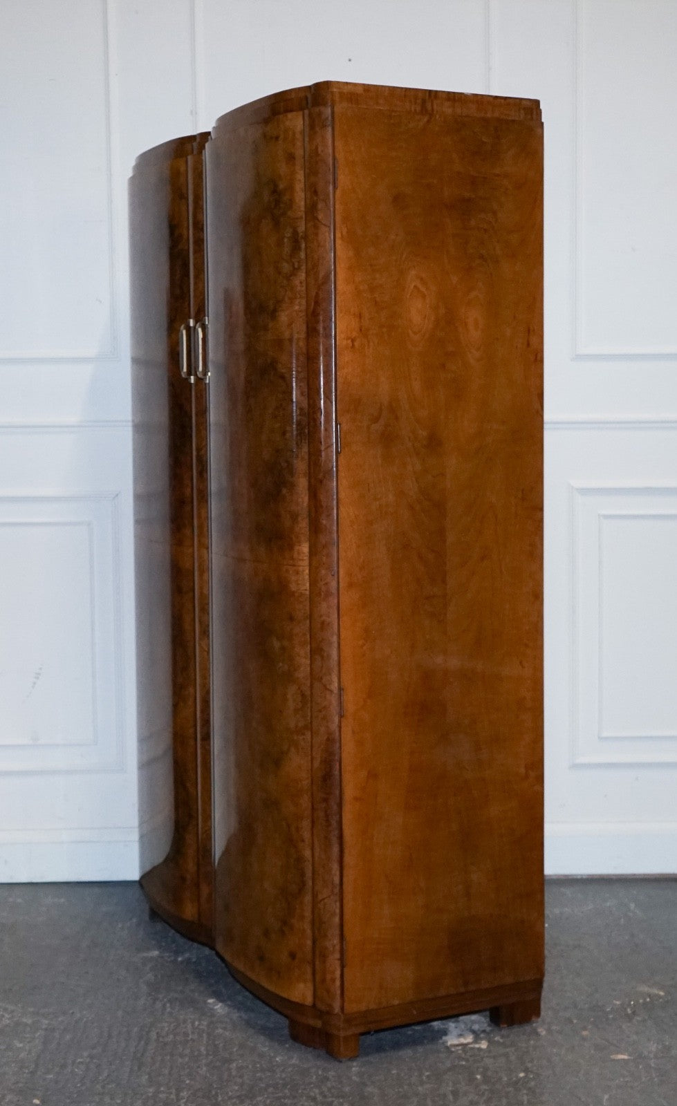 ANTIQUE CIRCA 1930'S ENGLISH BURR WALNUT ART DECO TWO DOOR WARDROBE