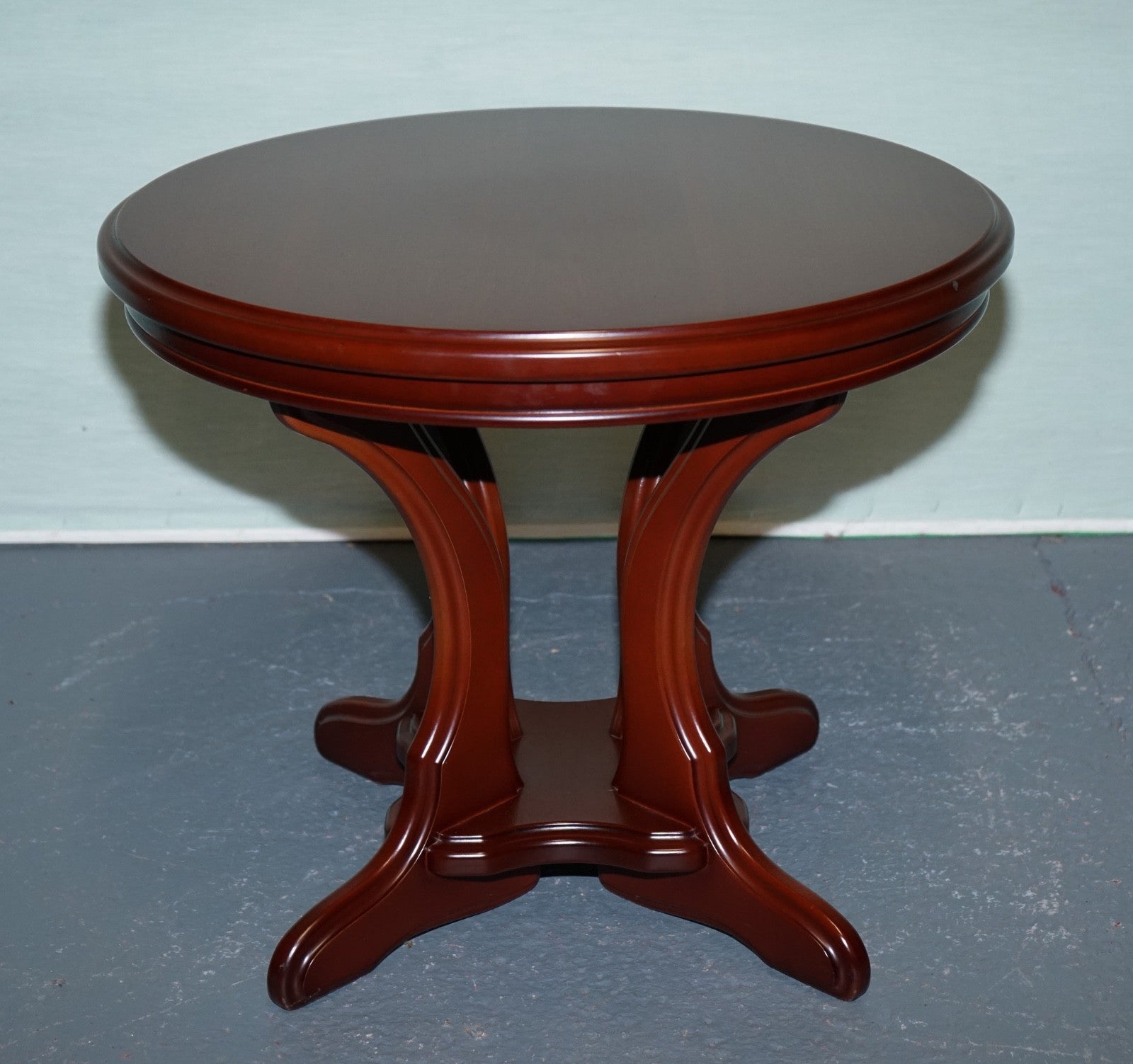 REGENCY STYLE CLASSIC ROUND SiDE TABLE PLANT TABLE