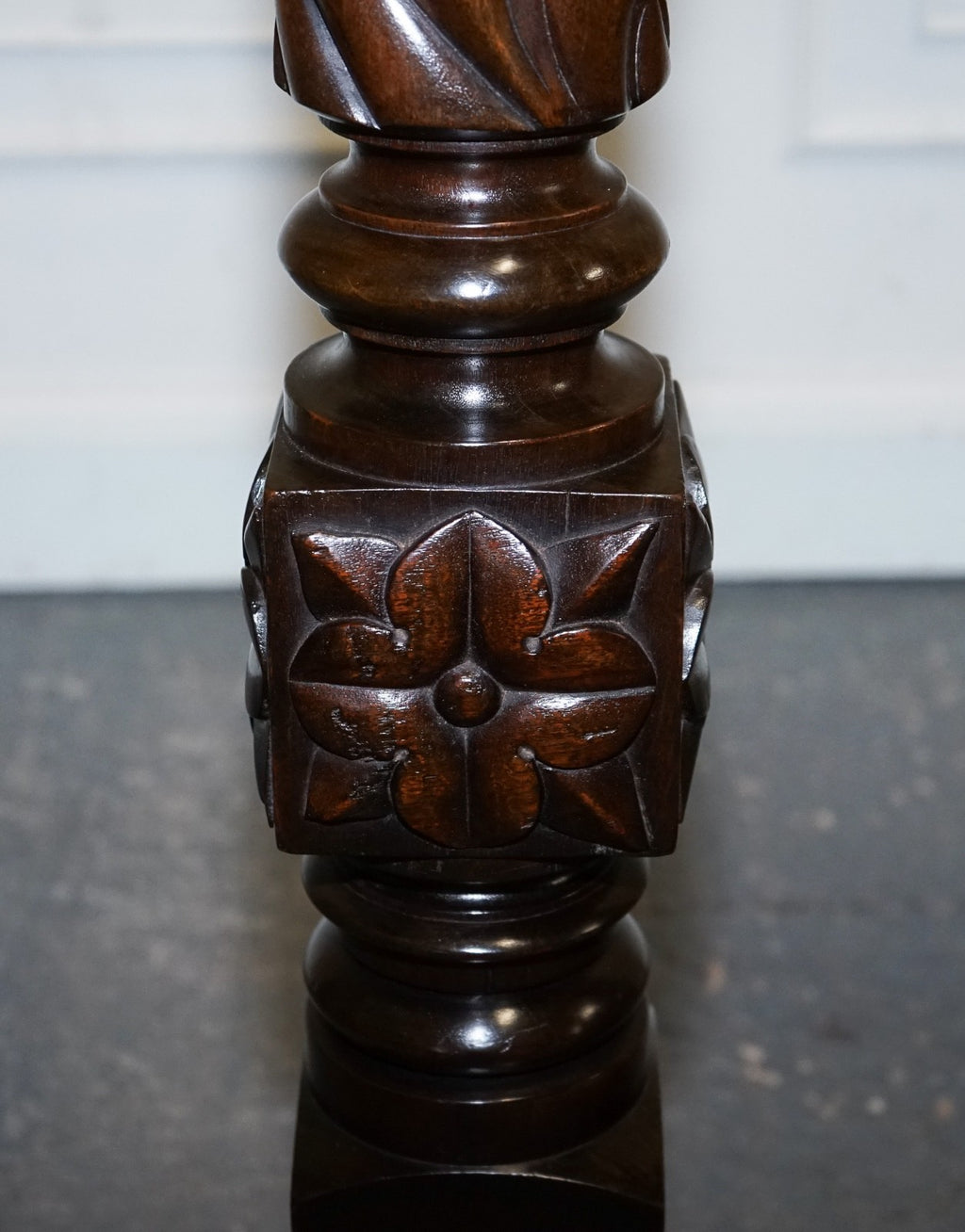 RESTORED PAIR OF EARLY VICTORIAN ENGLISH PEDESTALS WITH WHITE MARBLE TOPS 145 CM